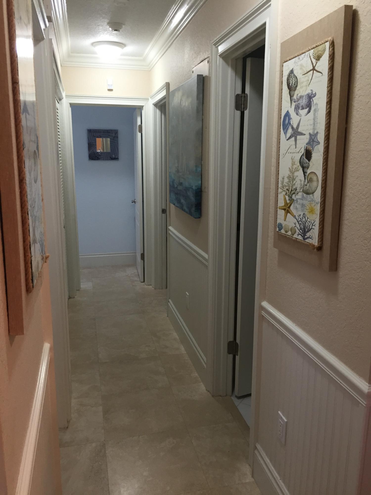 604 La Paloma Road Key Largo, FL 33037 - Photo 8 of 27 Hallway