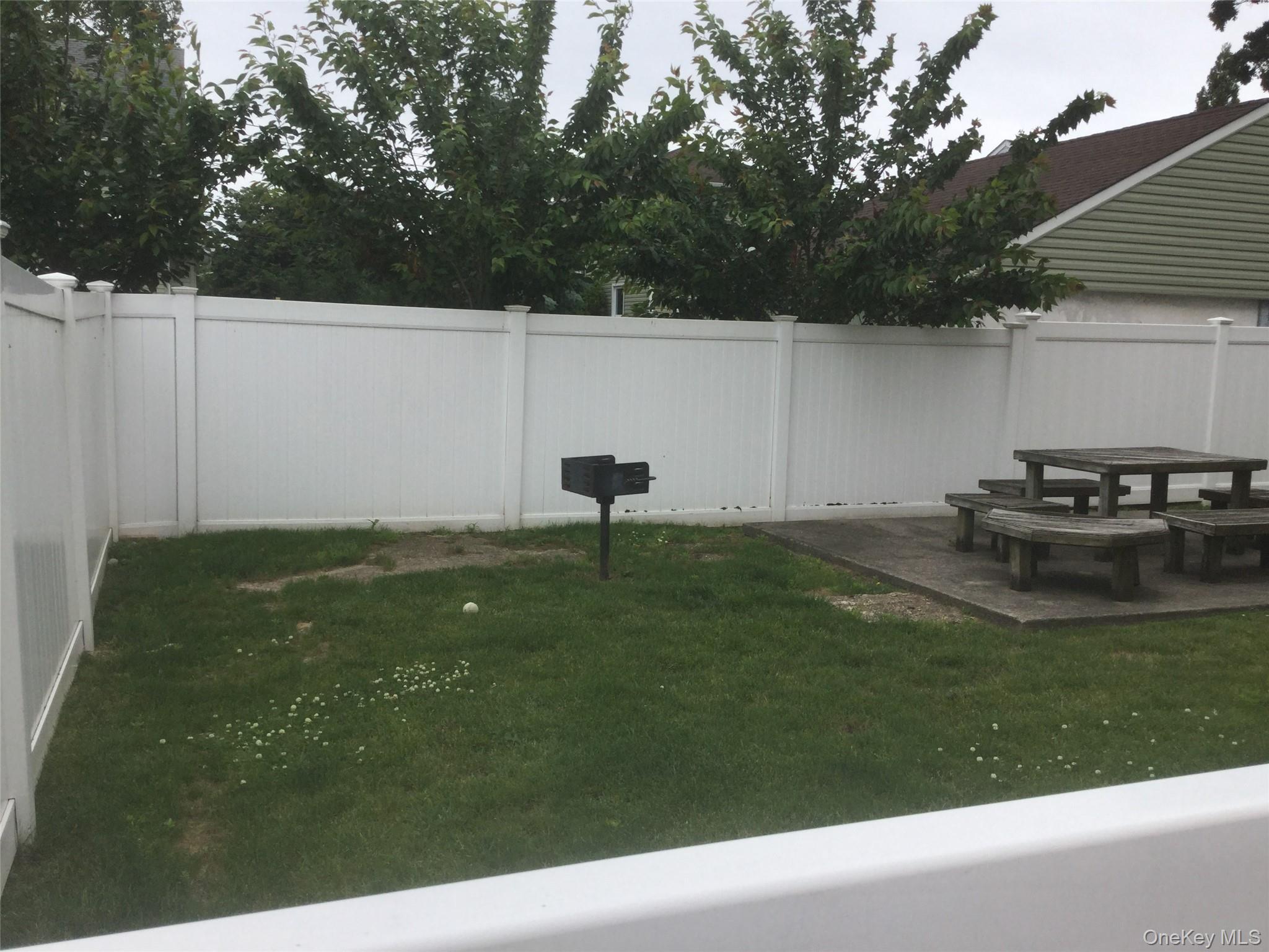 51 Smith Street, Unit B5 Merrick, NY 11566 - Photo 5 of 8 a backyard of a house with lots of green space