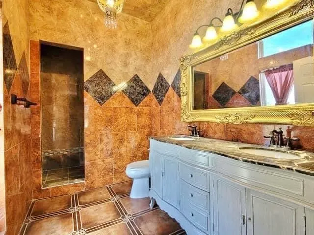 a view of a livingroom with a chandelier fan and closet area
