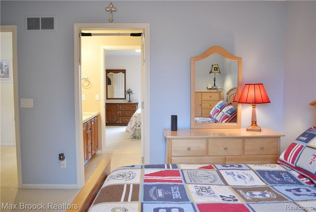 2431 Selkirk Street Rochester, MI 48306 - Photo 39 of 58 DSC_0905.JPG