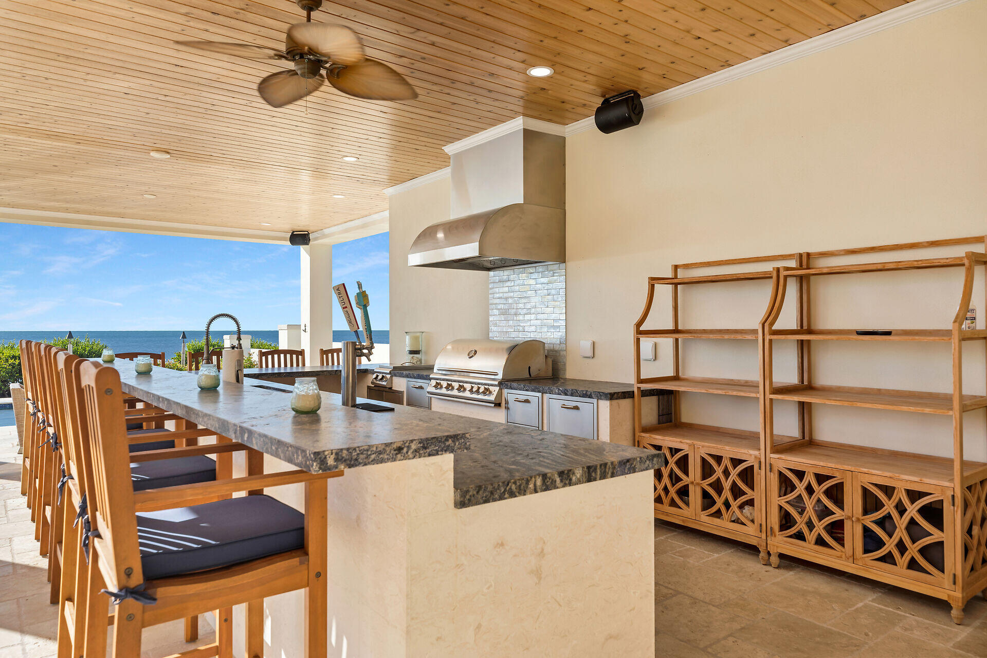 180 Galleon Road Islamorada, FL 33036 - Photo 8 of 90 Great bar with ample seating