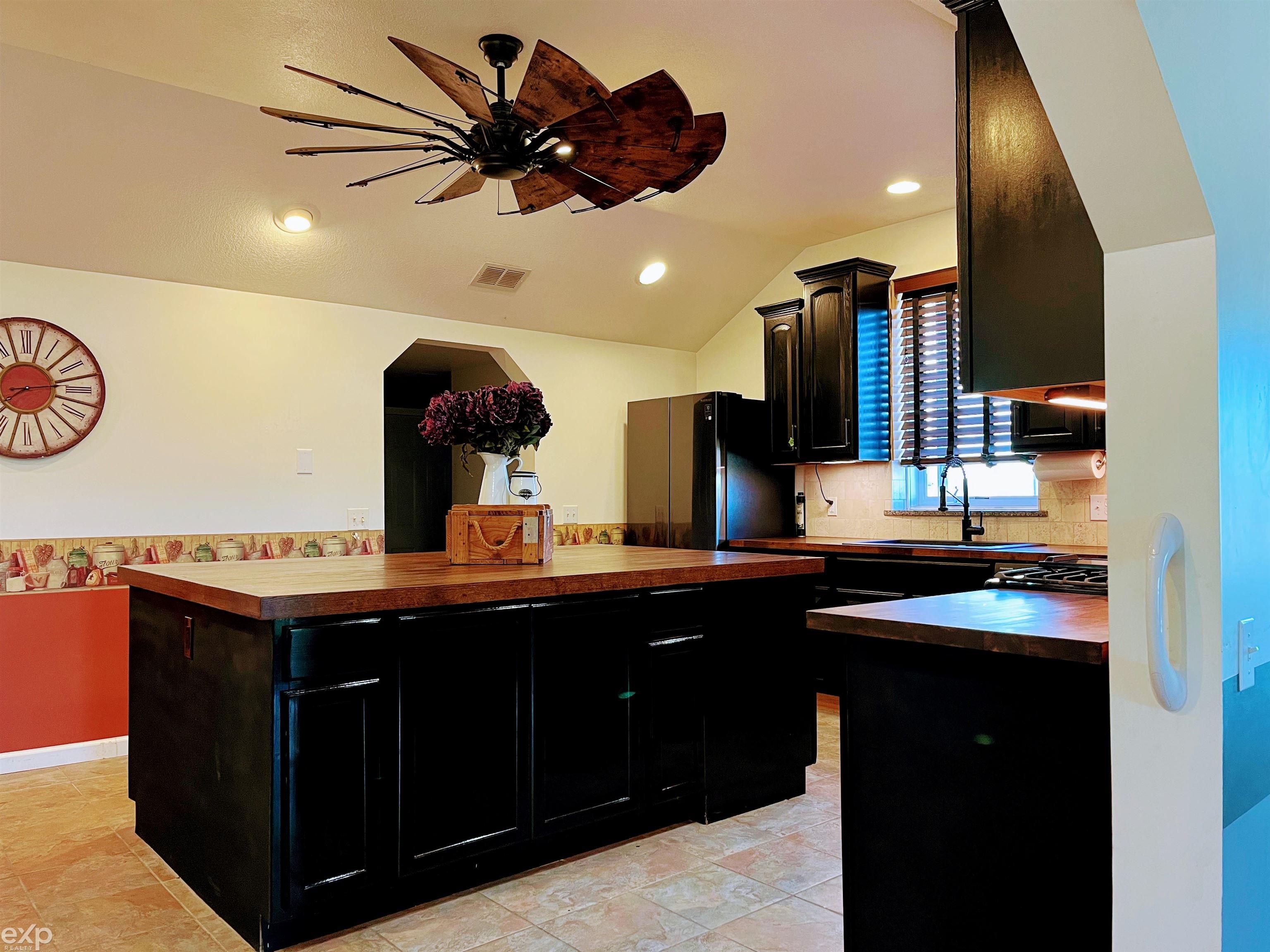 6024 Fike Road Blissfield, MI 49228 - Photo 21 of 37 50126146-20.JPG