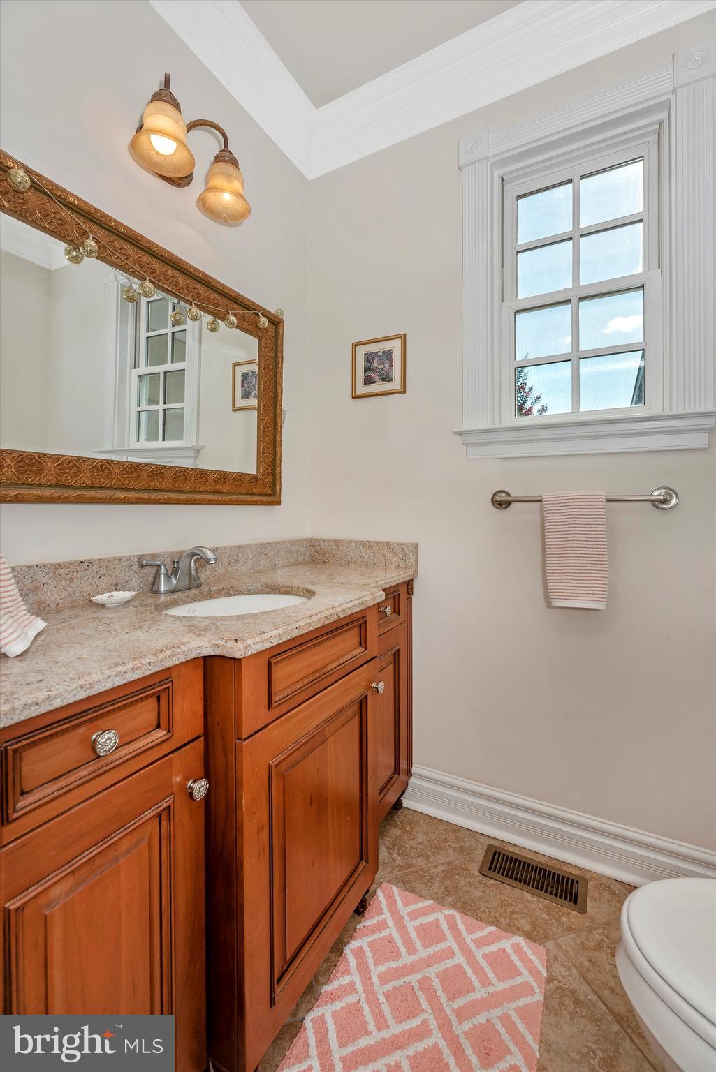 7525 Old Receiver Road Frederick, MD 21702 - Photo 21 of 63 Main Level Powder Room