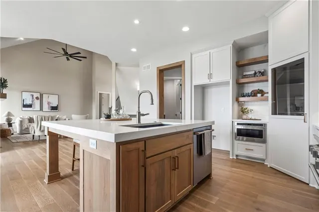 $994,000 | 1812 Northeast Lashbrook Drive, Lee's Summit, MO 64086