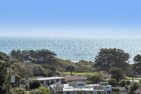 $3,680,000 | 40 Laurel Avenue, Stinson Beach, CA 94970