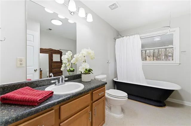 $2,695 | 1593 Bubbling Creek Road Northeast, Brookhaven, GA 30319