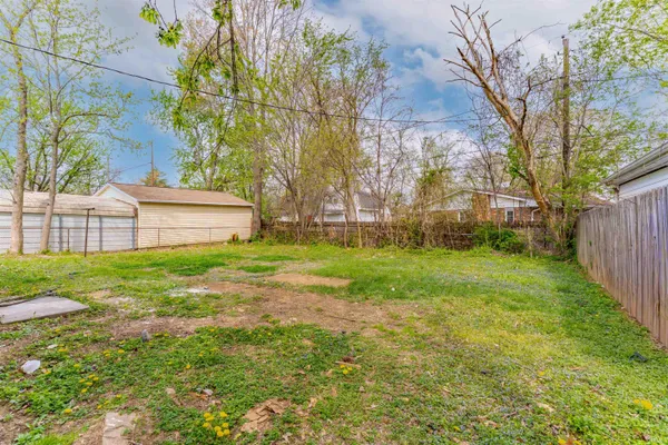 $139,000 | 2524 East Riverside Drive, Evansville, IN 47714