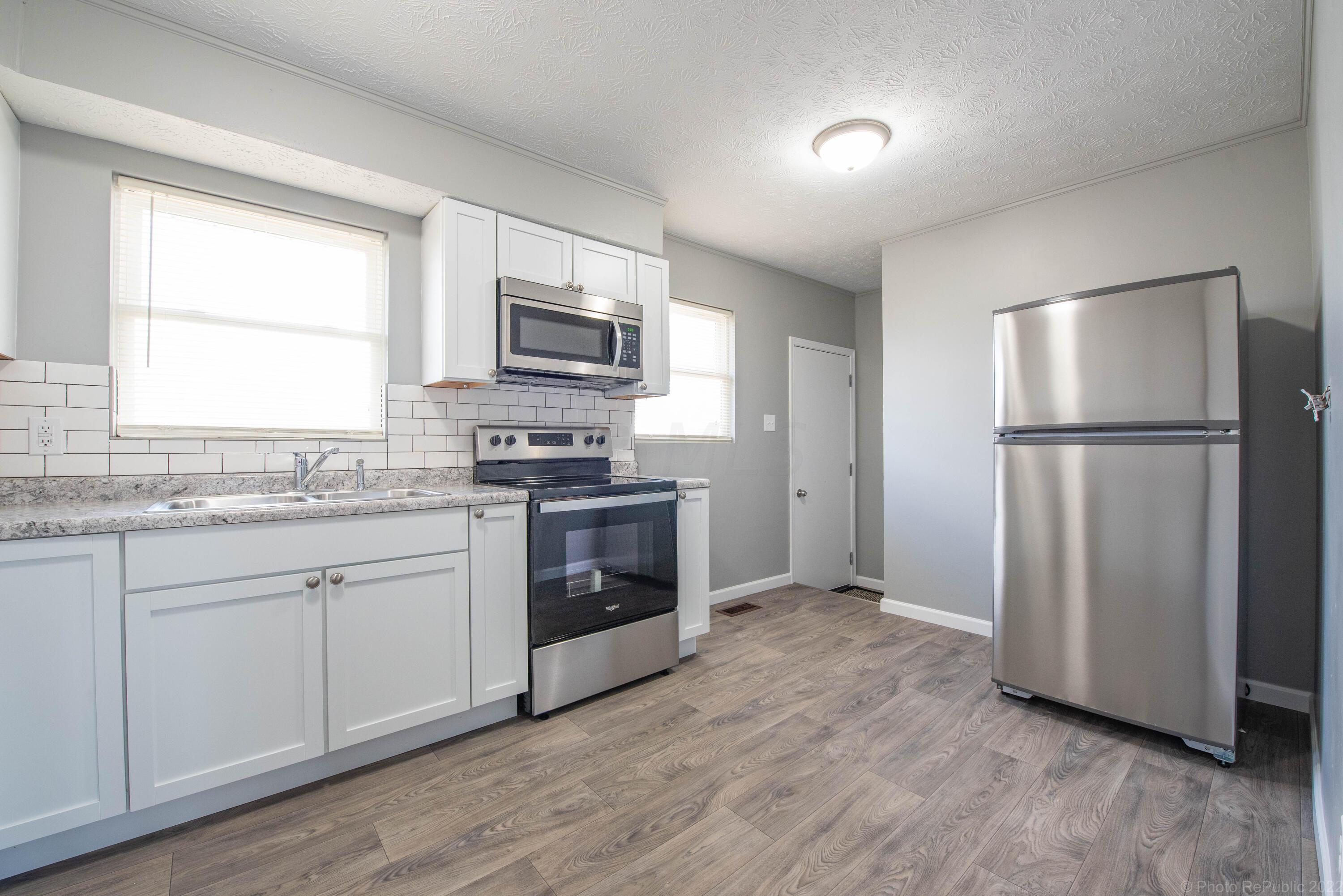 934 Reeb Avenue Columbus, OH 43207 - Photo 5 of 25 DSC_1323