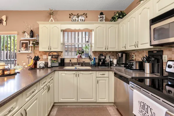 $529,888 | 16637 Northwest 73rd Place, Miami Lakes, FL 33014