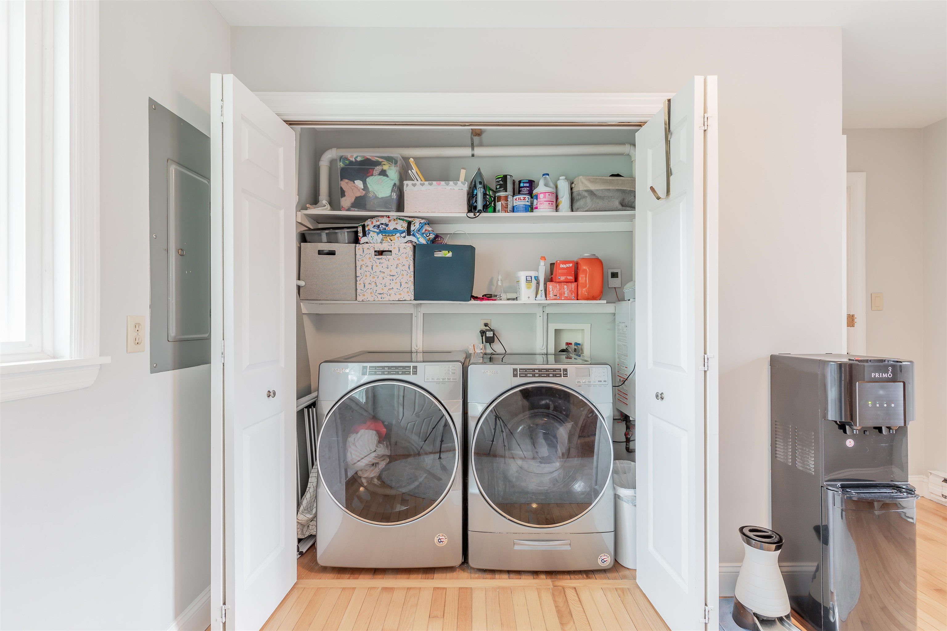 970 Tecumseh Road Erma, NJ 08204 - Photo 31 of 50 a view of living room with washer and dryer