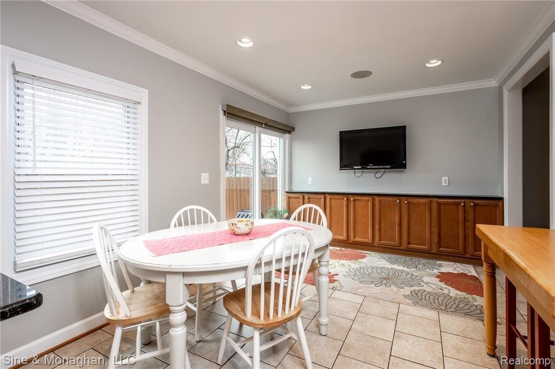 459 Maison Road Grosse Pointe, MI 48236 - Photo 9 of 40 459 Maison S039.jpg
