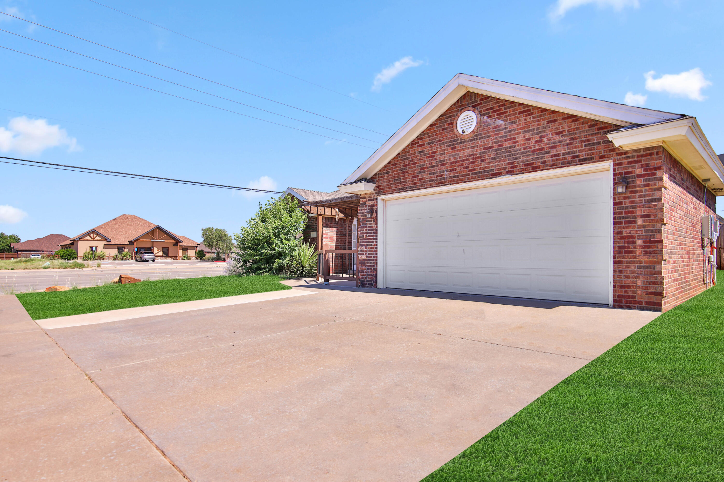 6501 87th Street Lubbock, TX 79424 - Photo 2 of 28 IMG_3012_