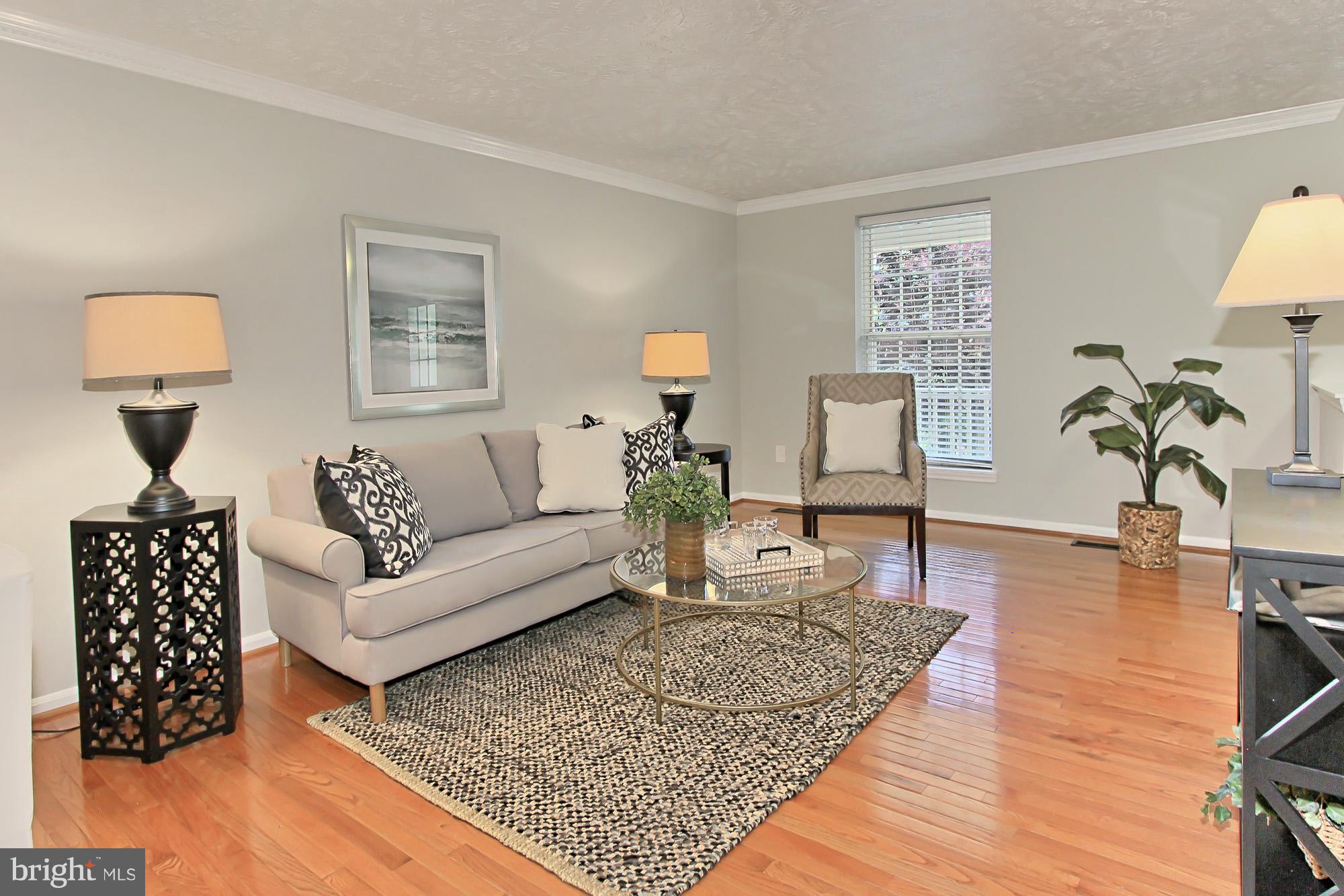 1504 Autumn Ridge Circle Reston, VA 20194 - Photo 11 of 30 Living Room