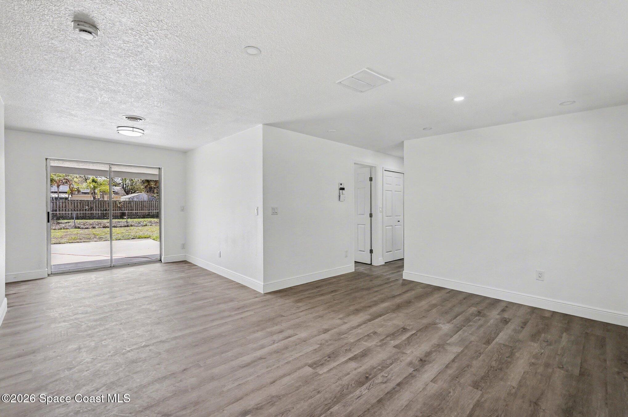 5240 Sutton Avenue Melbourne, FL 32904 - Photo 5 of 31 021__amp5539_915