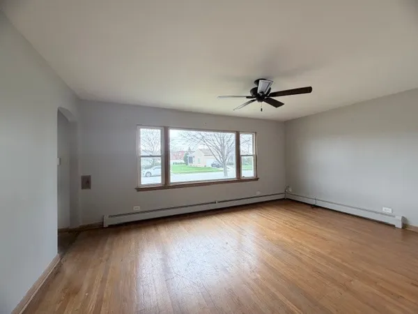 $2,800 | 9036 Roach Avenue, Brookfield, IL 60513