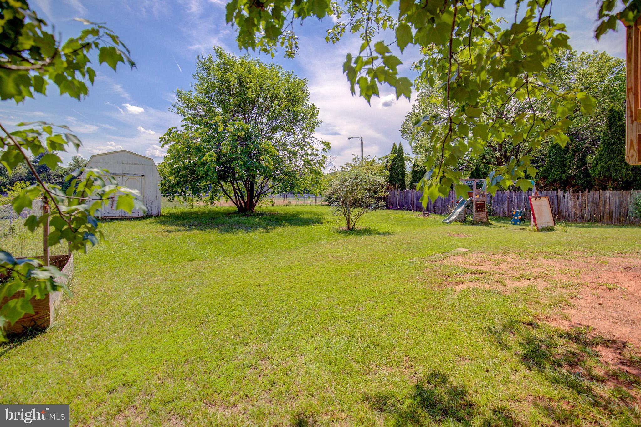 8612 Weems Road Manassas, VA 20110 - Photo 27 of 35 No neighbors behind you- park