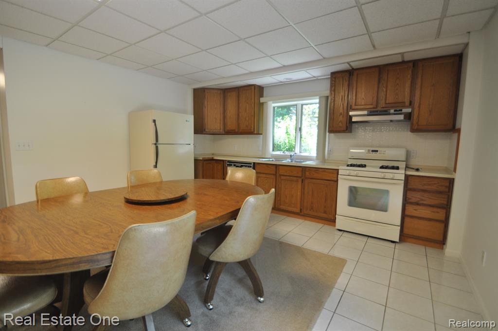 2185 Clinton View Circle Rochester Hills, MI 48309 - Photo 25 of 36