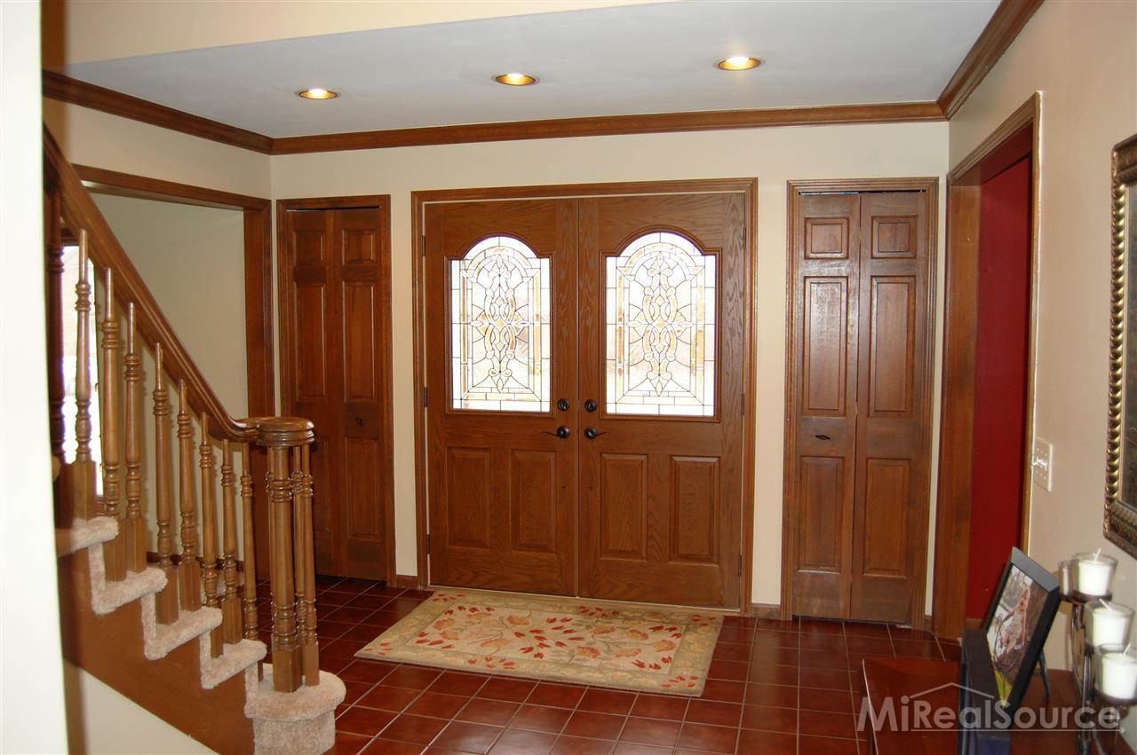 1833 Jason Circle Rochester, MI 48306 - Photo 3 of 29 31203423-2.JPG