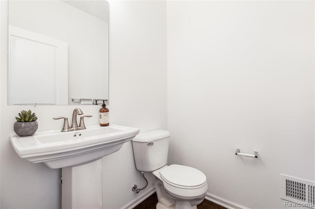 3432 South Rochester Road, Unit 6 Royal Oak, MI 48073 - Photo 16 of 27