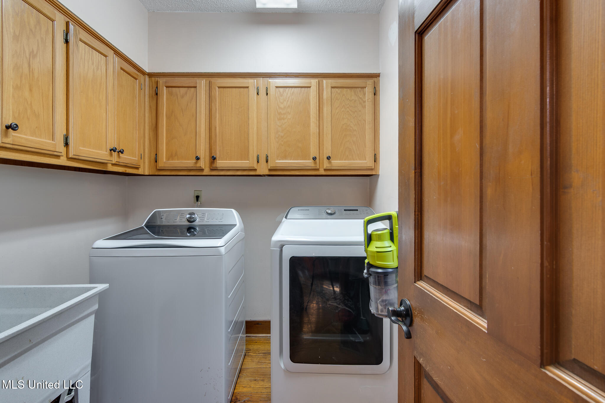 7689 Germantown Road Olive Branch, MS 38654 - Photo 15 of 49 laundry room