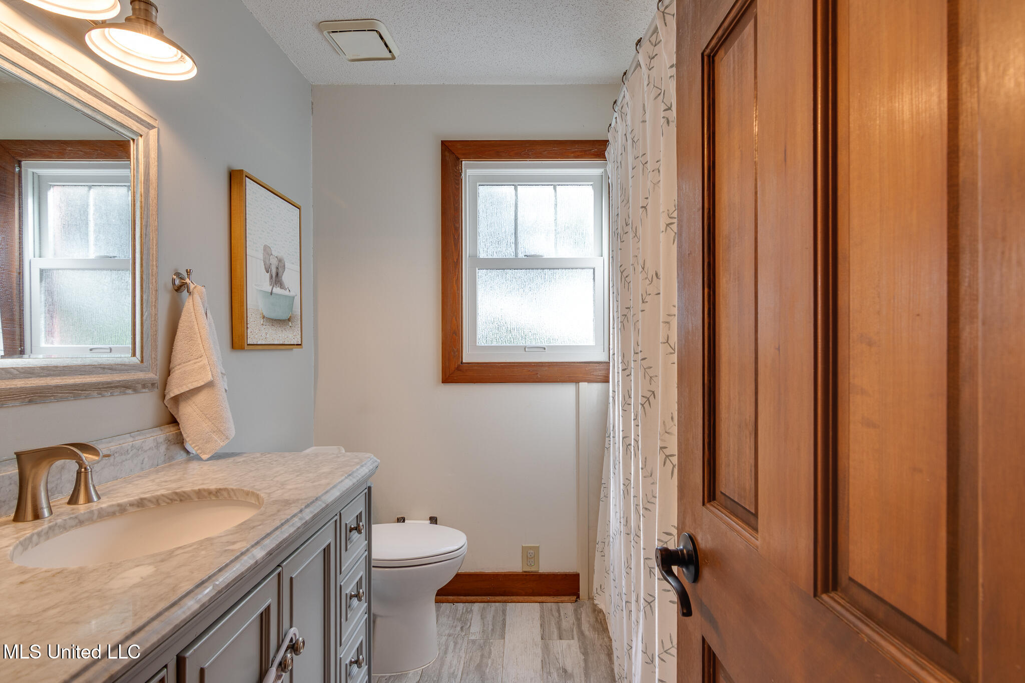 7689 Germantown Road Olive Branch, MS 38654 - Photo 34 of 49 hall bath