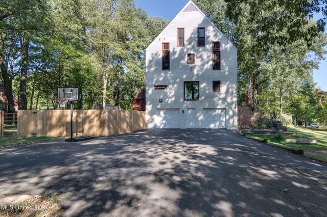 $419,900 | 7689 Germantown Road, Olive Branch, MS 38654