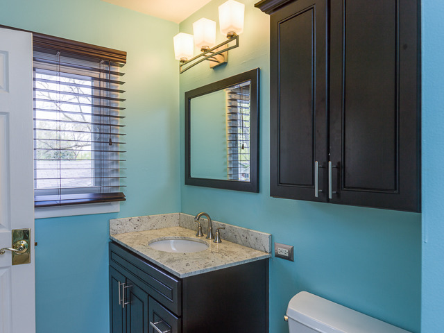21W230 Coronet Road Lombard, IL 60148 - Photo 15 of 24 a bathroom with a toilet sink and mirror