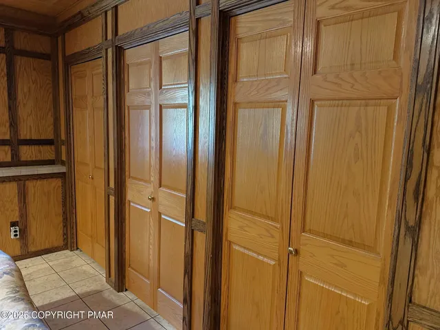 a en suite bathroom with a sink and a mirror