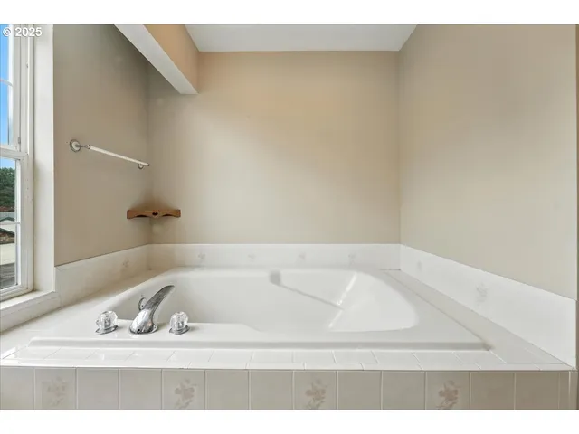 $695,000 | 21638 Northeast Interlachen Lane, Fairview, OR 97024