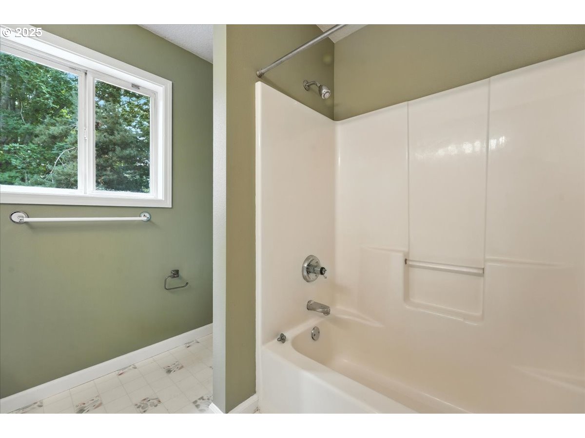 21638 Northeast Interlachen Lane Fairview, OR 97024 - Photo 28 of 36