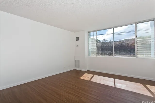 $350,000 | 3045 Ala Napuaa Place, Unit 306, Honolulu, HI 96818