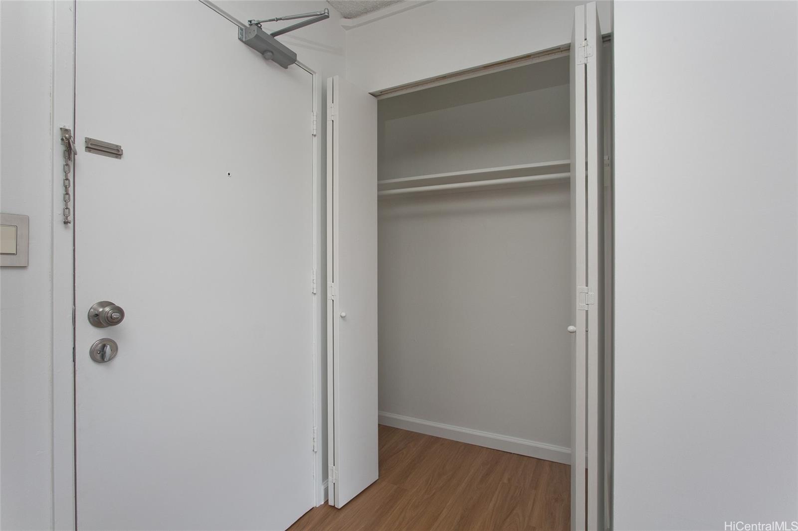 3045 Ala Napuaa Place, Unit 306 Honolulu, HI 96818 - Photo 7 of 15 a view of bathroom