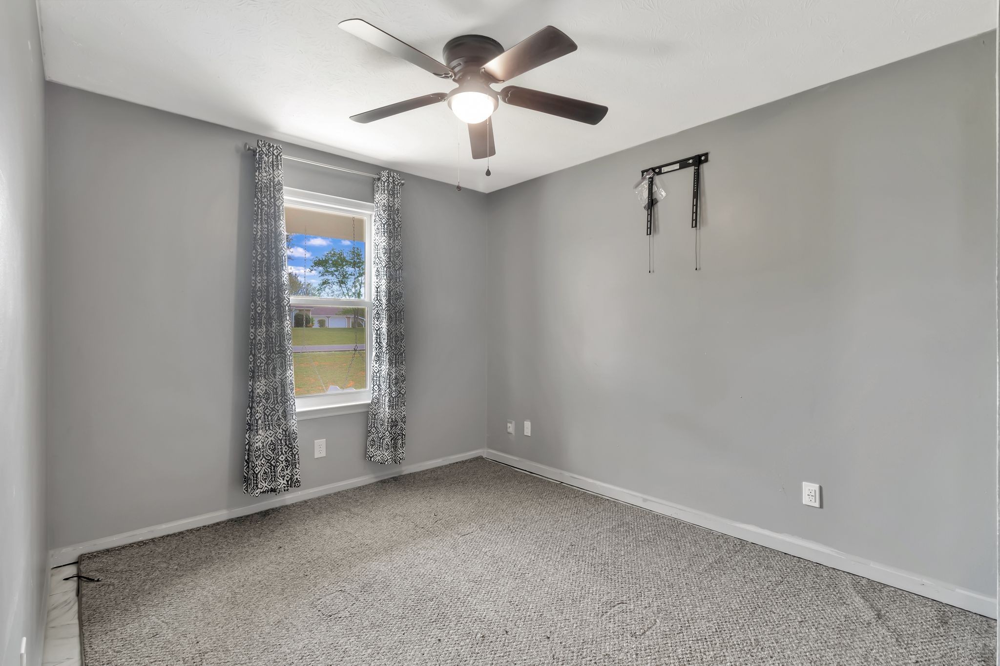 7543 Chadwick Drive Murfreesboro, TN 37129 - Photo 13 of 16 an empty room with windows and fan