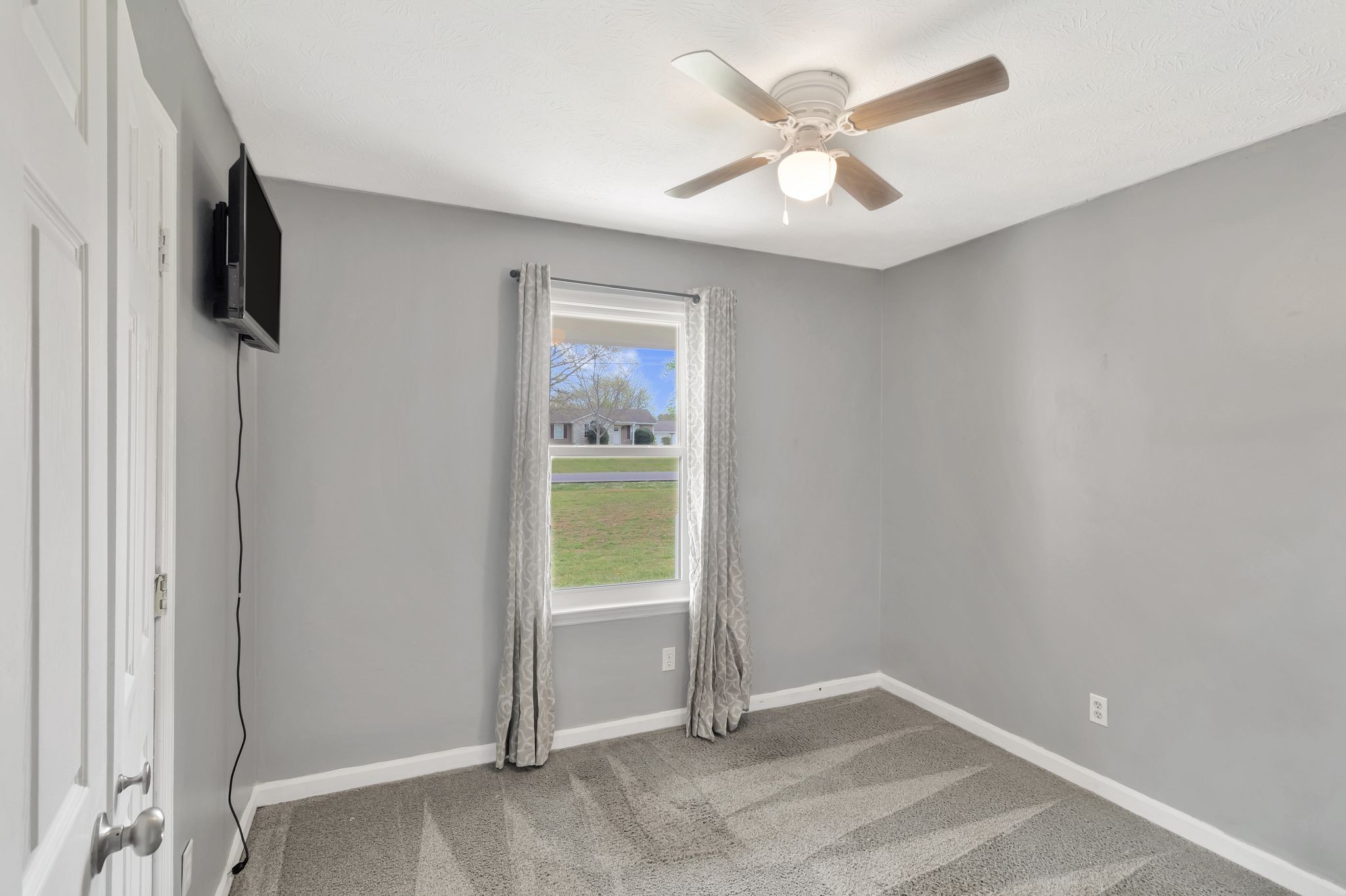 7543 Chadwick Drive Murfreesboro, TN 37129 - Photo 15 of 16 an empty room with closet and a flat screen tv