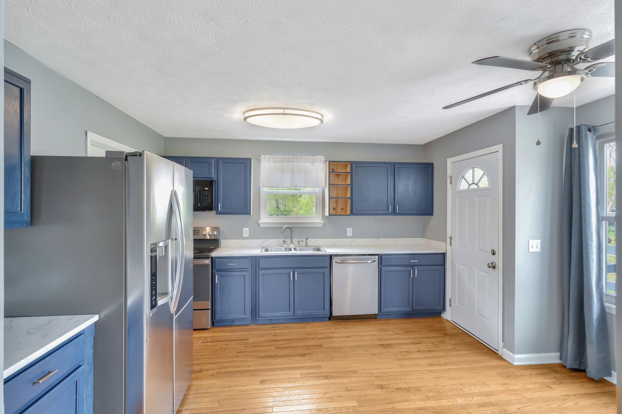 7543 Chadwick Drive Murfreesboro, TN 37129 - Photo 10 of 16 a kitchen with granite countertop a sink stainless steel appliances and cabinets