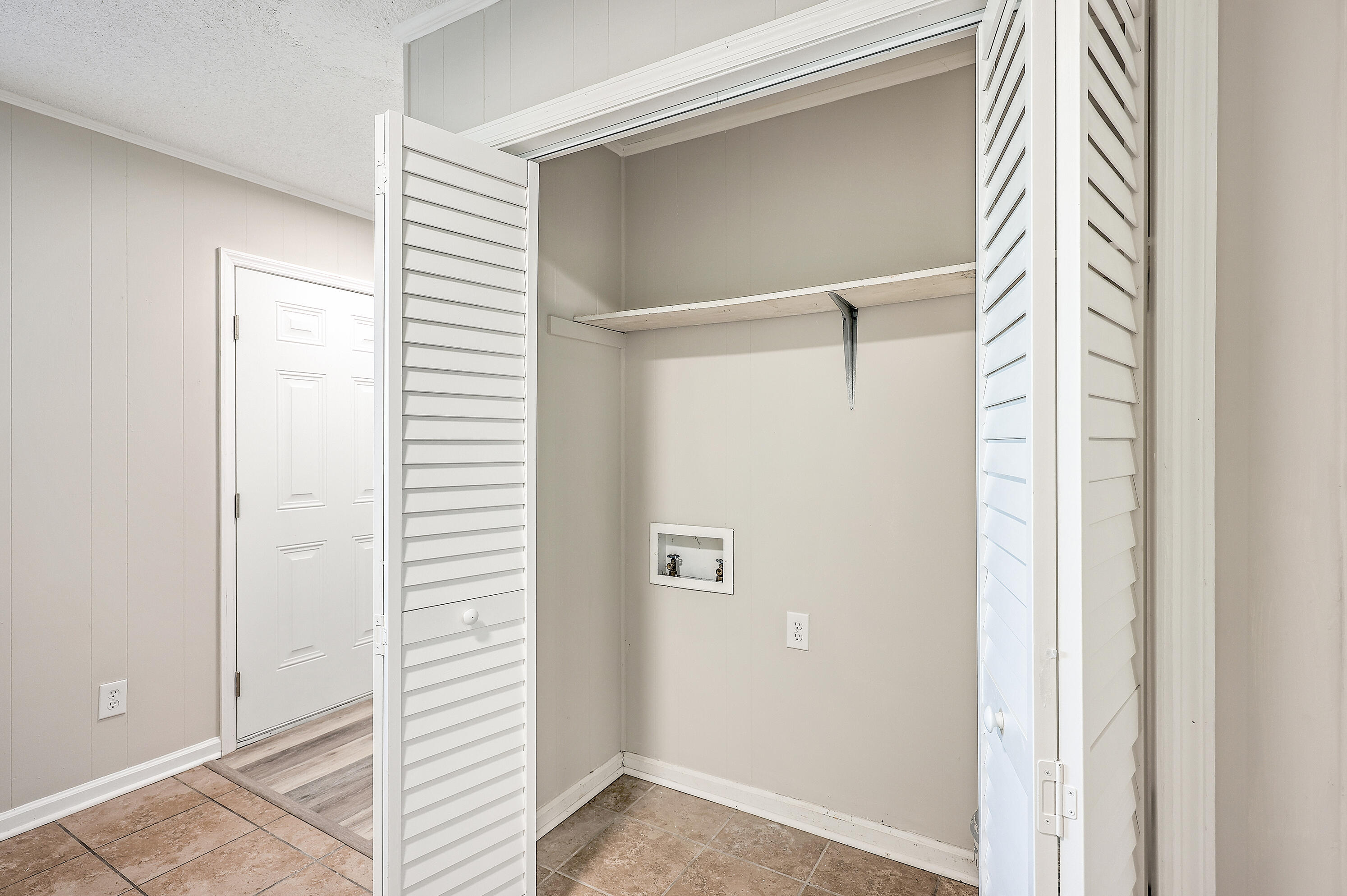 587 Mt Olive Road Santee, SC 29142 - Photo 8 of 20 Laundry Closet