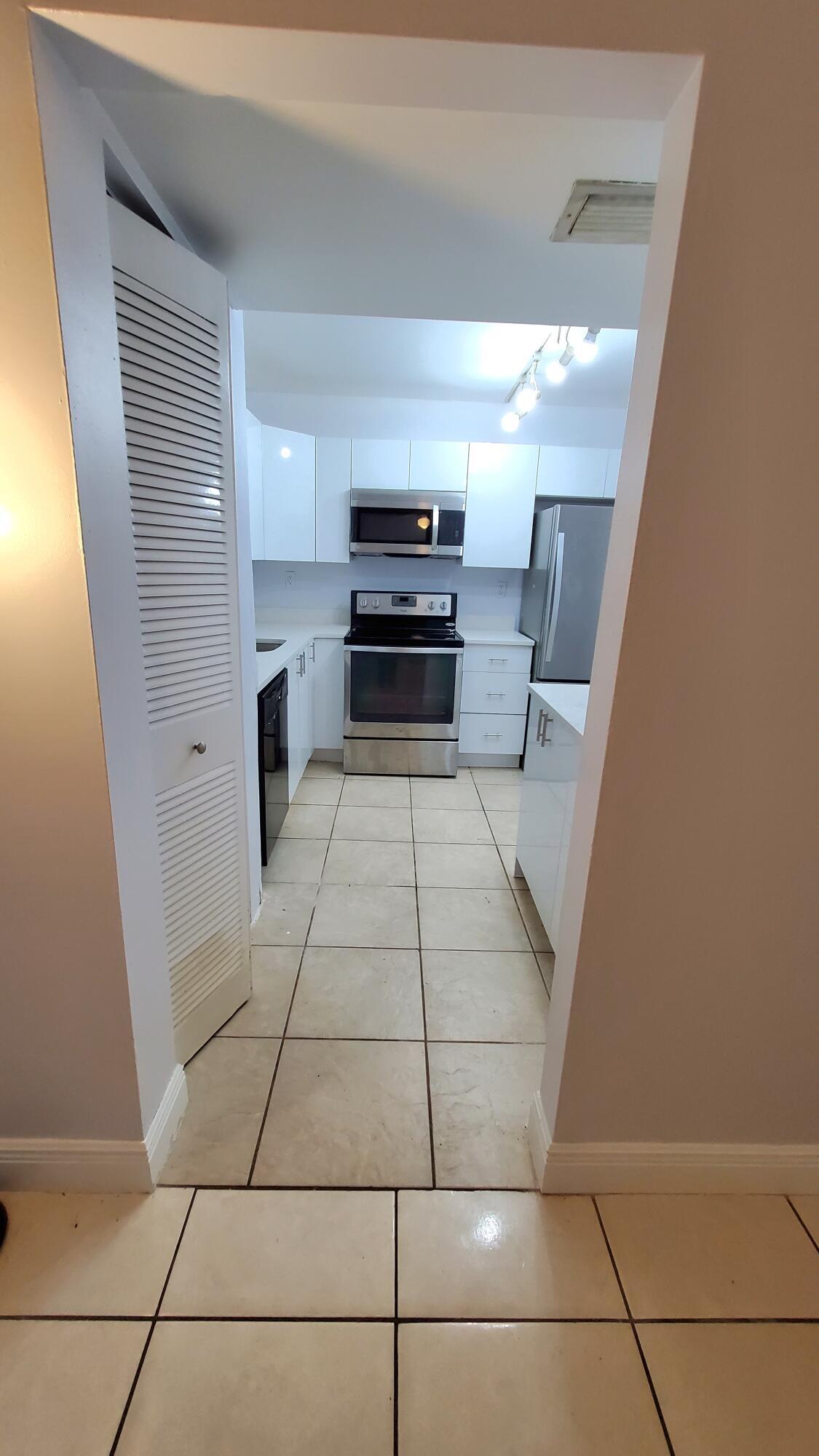 721 North Pine Island Road, Unit 103 Plantation, FL 33324 - Photo 7 of 54 7