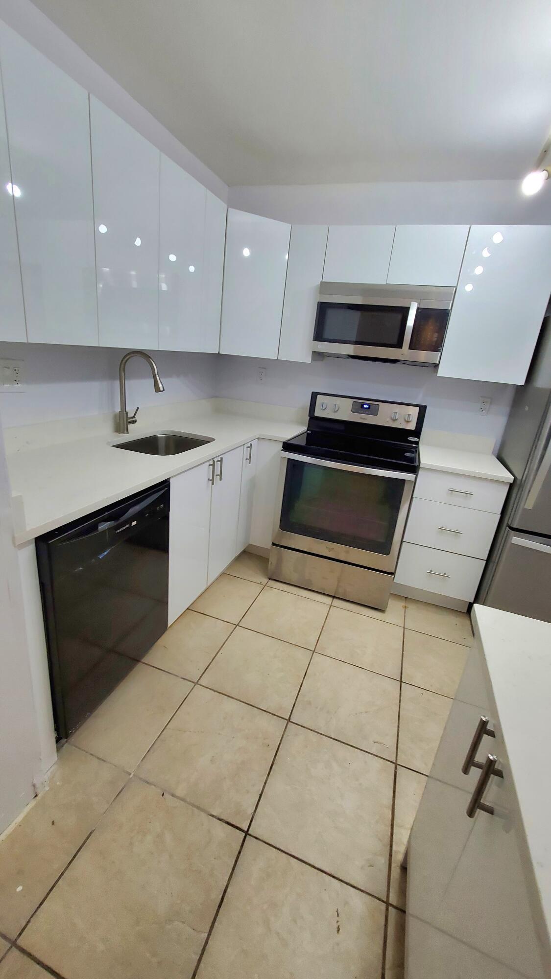 721 North Pine Island Road, Unit 103 Plantation, FL 33324 - Photo 8 of 54 8