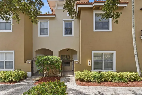 $379,999 | 3469 Merrick Lane, Unit 402, Margate, FL 33063