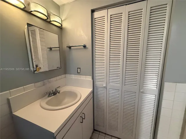 $260,000 | 55 East 4th Street, Unit 308, Hialeah, FL 33010