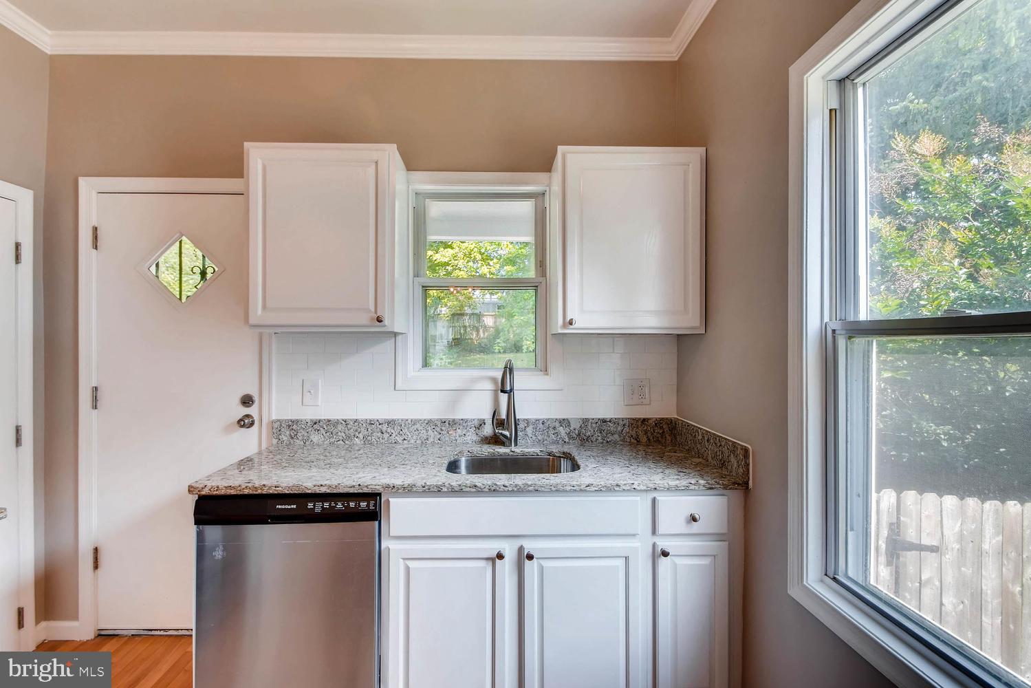 2112 Sunbriar Road Baltimore, MD 21207 - Photo 9 of 26