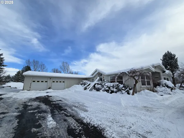 a view of a workspace with furniture