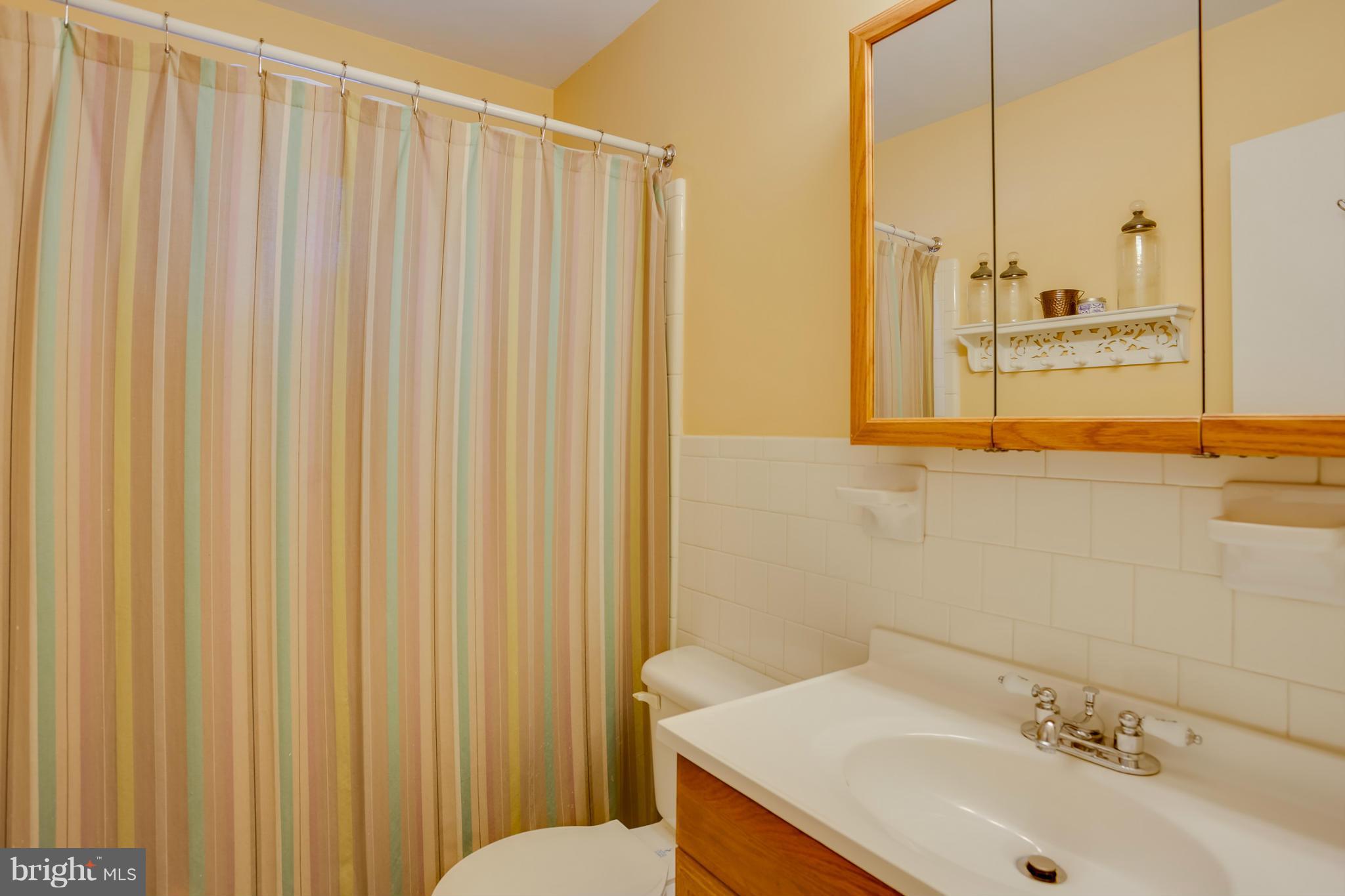 6304 Climbhill Road Alexandria, VA 22310 - Photo 14 of 30 Bath Upper Level
