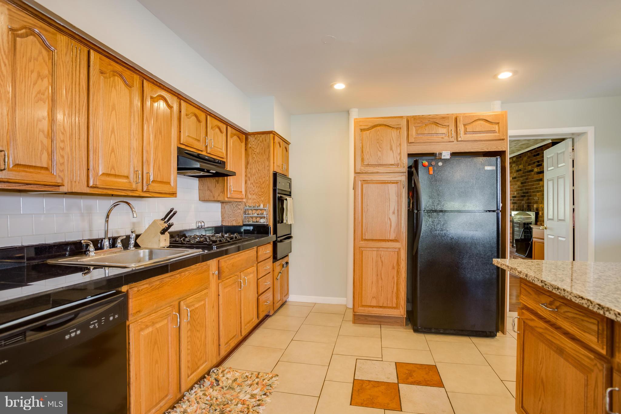 6304 Climbhill Road Alexandria, VA 22310 - Photo 3 of 30 Kitchen