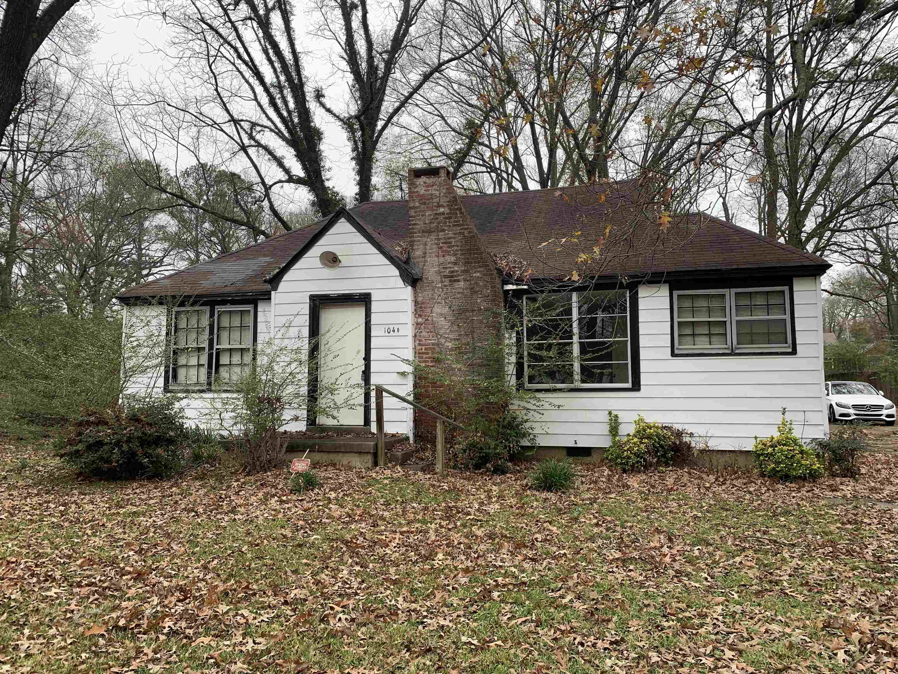 1040 Chambliss Road Memphis, TN 38116 - Photo 1 of 1 a front view of a house with garden