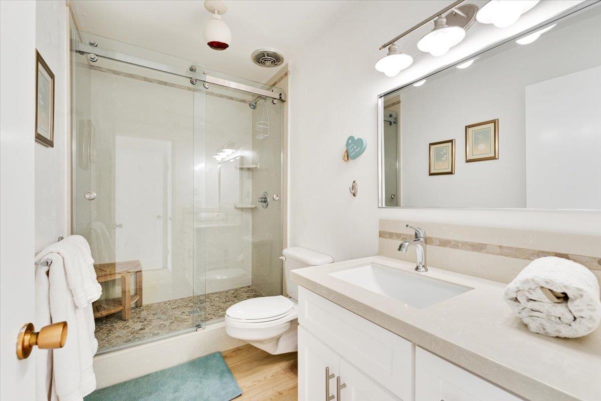 101 Shell Road, Unit 62 Watsonville, CA 95076 - Photo 18 of 38 a bathroom with a sink a toilet and shower