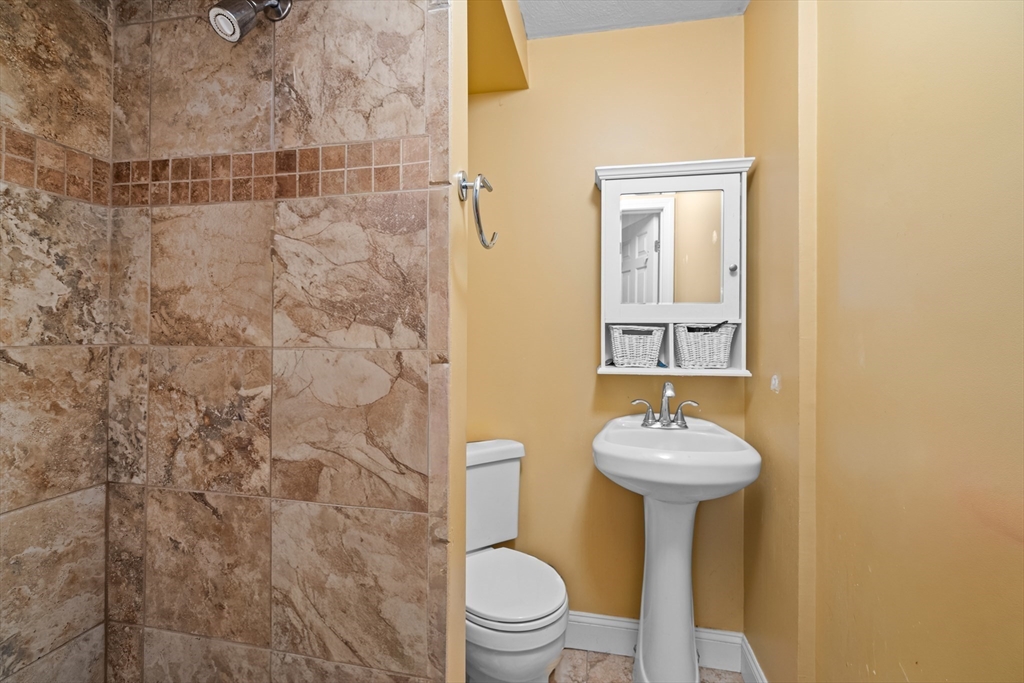 385 Sutton Street, Unit 385 North Andover, MA 01845 - Photo 19 of 28