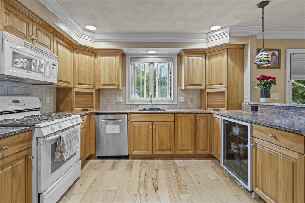 385 Sutton Street, Unit 385 North Andover, MA 01845 - Photo 2 of 28