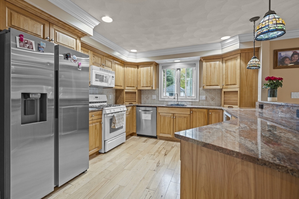 385 Sutton Street, Unit 385 North Andover, MA 01845 - Photo 3 of 28