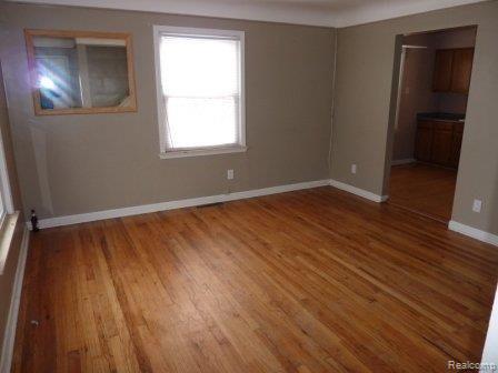 1117 Farmington Road Garden City, MI 48135 - Photo 3 of 5 P1010051